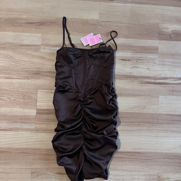 PrettyLittleThing Brown Ruched Mini Dress - Picture 3 of 5